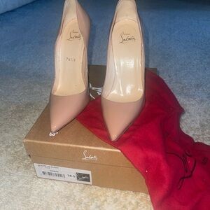 Christian Louboutin “So Kate” nude Pumps